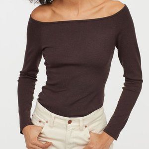 H&M Tops - H&M Brown Off-The-Shoulder Long Sleeve -Size S H&M Tops - H&M Brown Off-The-Shoulder Long Sleeve -Size S